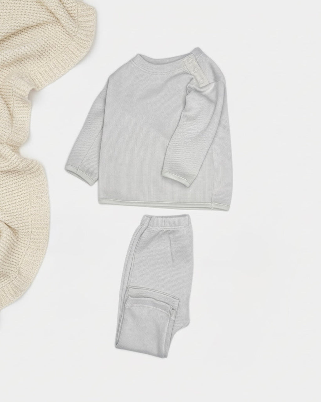 Quill-gray, Nolhill Enzo 2-piece Piqué layette set in heather grey Pima cotton with shoulder snaps, side view